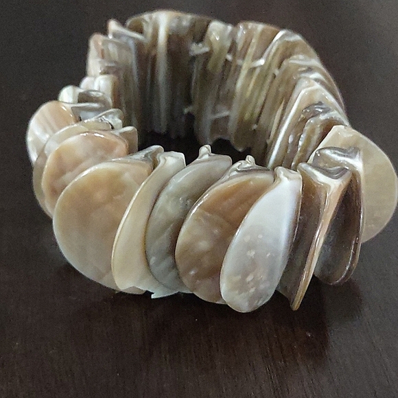 Women's Vintage Beige Mother of Pearl Half Moon Stretch Bracelet - Picture 3 of 5